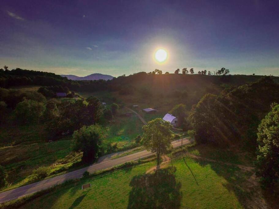 Foxtail Orchards - The Fox Den Tazewell Exterior foto